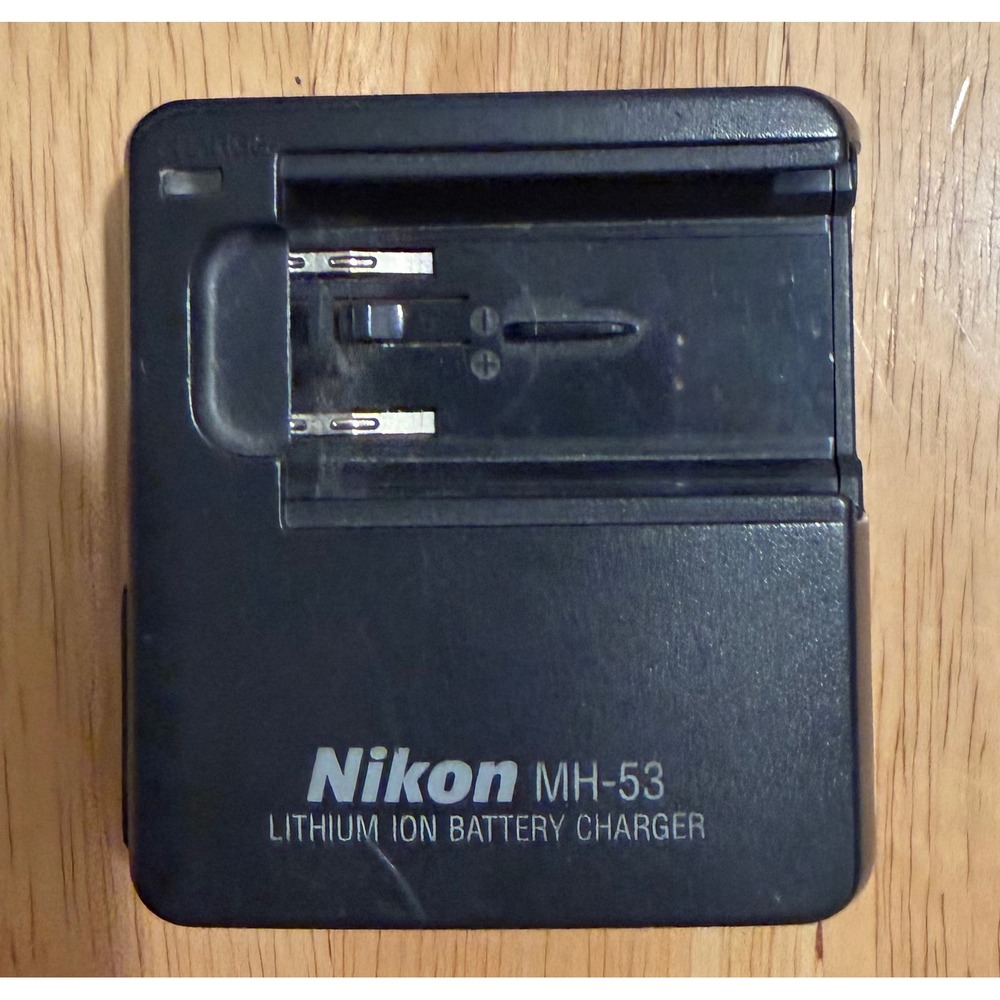 Nikon Coolpix 4500 Digital Camera 4.0MP 4x Zoom Swivel Body Black MH-53 Charger - Picture 10 of 11